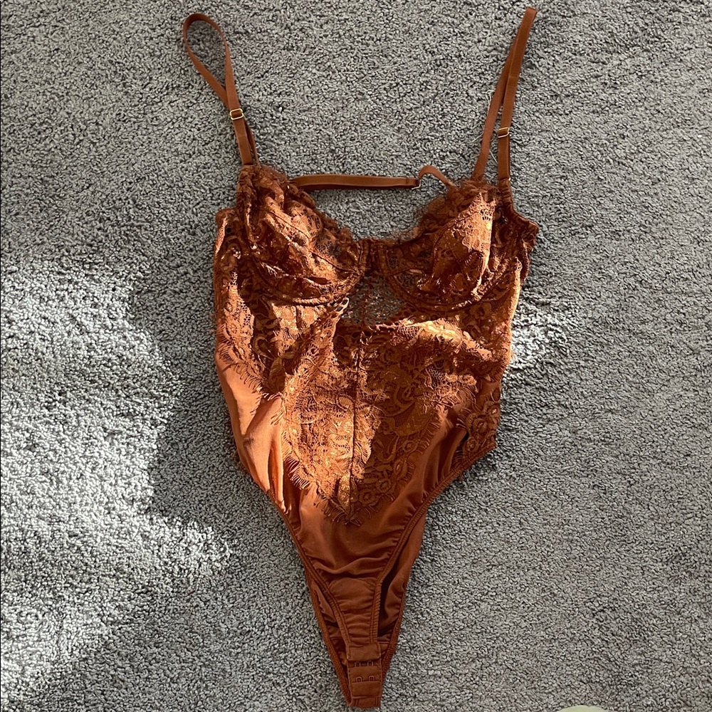 🤎 Rust  Lace Bodysuit  🤎 - Picture 6 of 6